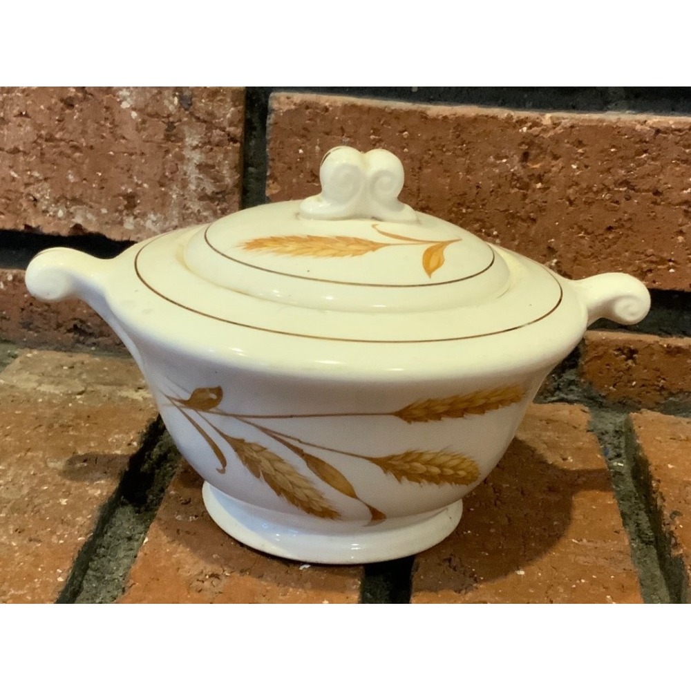 Edwin M. Knowles What Straw Sugar Dish with Lid #489